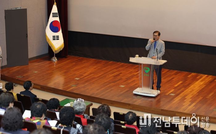 20일 실시된 함평나비대축제 자원봉사자 친절교육 모습