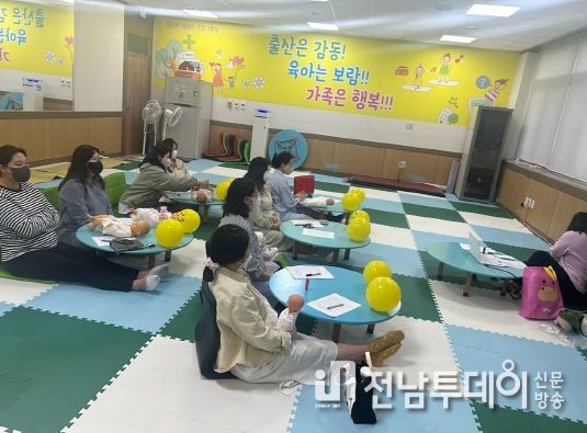 여수시(시장 정기명)는 임산부와 워킹맘을 위해 2기 ‘소중한 아이, 행복한 엄마’ 프로그램을 오는 5월 1일부터 6월 30일까지 운영한다.