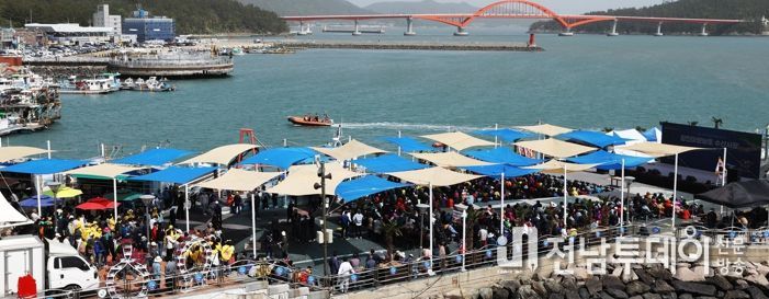 올해 첫 개장한 마량놀토 수산시장의 풍경들