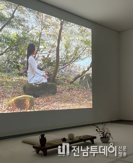 보성군, 차(茶) 명상과 공예가 만나는 〈숨, 쉬다〉전시 개최_한국차 문화 공원 내 품평관에서 차 명상과 공예가 만나는 〈숨, 쉬다〉 전시를 선보일 예정이다 .