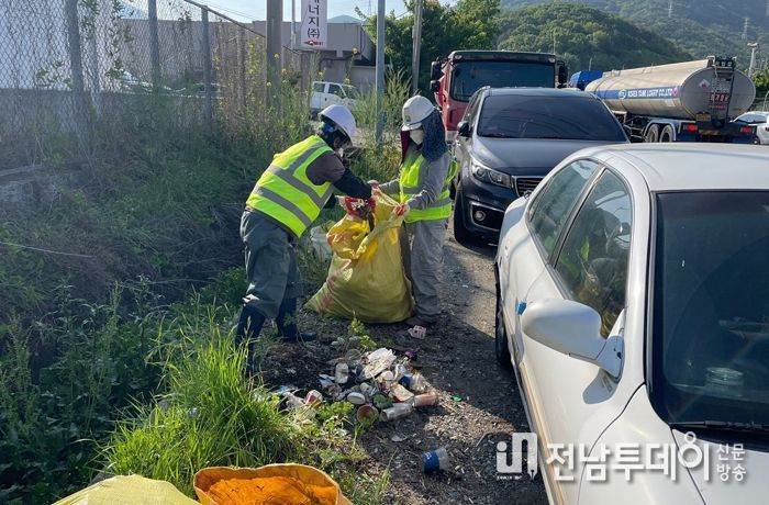 여수시가 쾌적한 여수국가산단 환경 조성을 위해 오는 12일까지 ‘상반기 가로환경 정비 사업’을 실시한다.