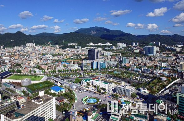 ‘체류형 문화관광도시’ 전략 행보 通했다(무등산 전경)