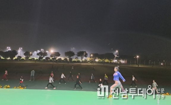 2022년 하니움 공설운동장에서 광장수업을 진행하였다. 사진은 2022년 광장수업진행모습