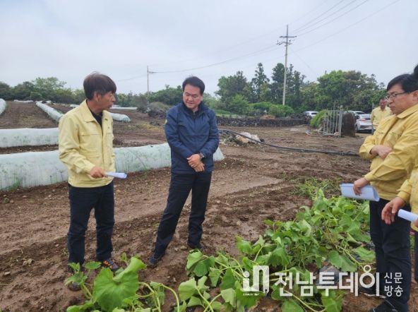 김희현 제주 정무부지사, 농작물 집중호우 피해현장 점검