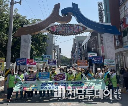 여수시는 지난 16일 학동 선소상가 일대에서 물가안정 캠페인을 전개했다.