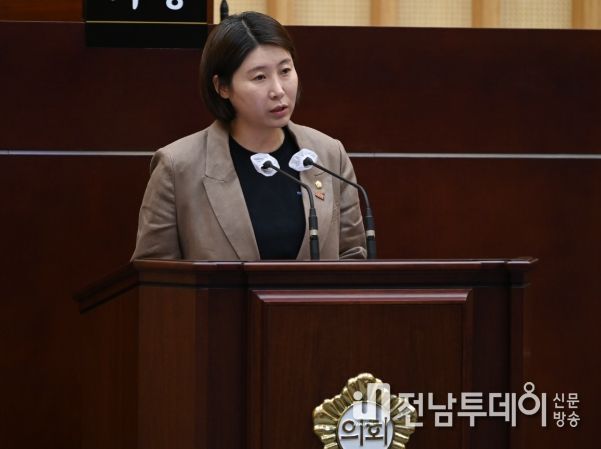 광주 서구의회 김형미 의원이 제311회 임시회 중 본회의에서 발언하고 있다. (사진 = 김형미 의원 제공)