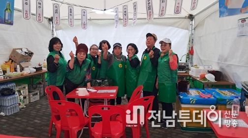 여수시 국동 새마을회가 지난 22일 기부금 20만원을 주민센터를 통해 사회복지공동모금회에 전달했다.