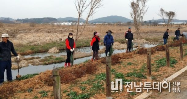 나주 공산면, 작년 이어 송정마을 우습제 가꾸기 눈길