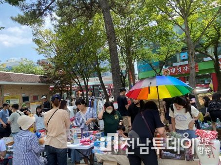 지난 4월부터 6월까지 개최된 상반기 여수 벼룩시장이 총 310개 팀(718명)의 참여 속에 성황리 종료됐다.