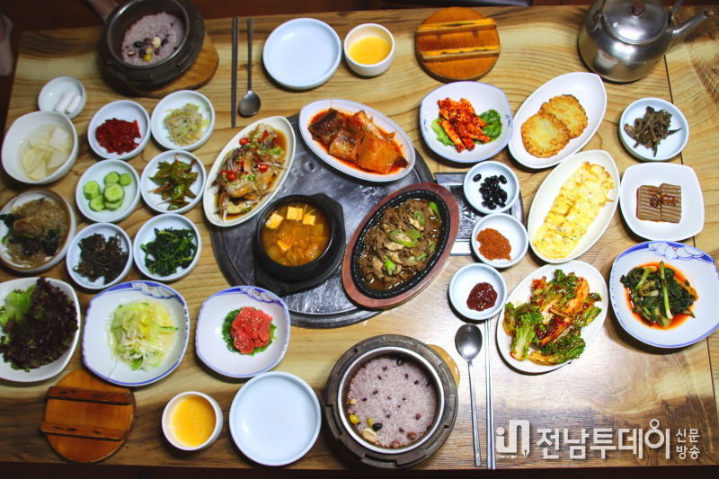 장흥 ‘어울참’의 대표메뉴 어울참정식 (사진촬영 문형욱 기자)