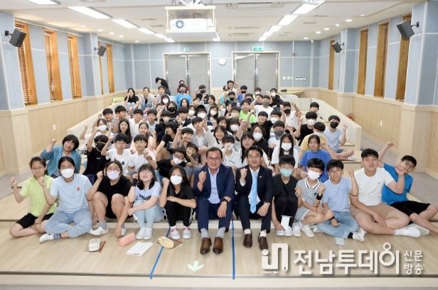 동구의회 김재식 의장, 동산초 대상 강연