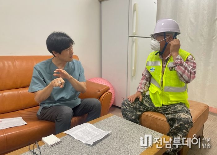 여수시가 지난 15일 고위험·유해 시청 현업사업장 종사자를 대상으로 ‘산업보건의 현장방문 건강상담’을 실시했다.