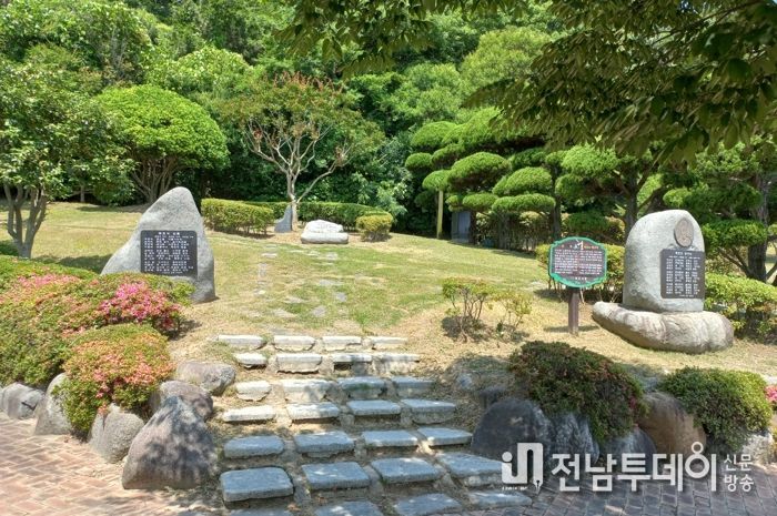 목포시가 유달산과 삼학도 공원에 재생되는 목포의 눈물 음원을 리메이크 곡을 모아 새롭게 선보이고 있다.