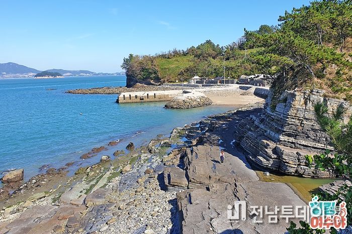 여수시가 관내 소외 섬 중 가장 작은 ‘추도’ 주민들의 정주여건 개선을 위해 온 힘을 쏟고 있다.