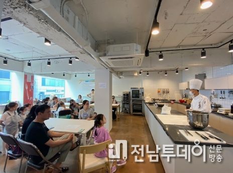 “아시아 음식 만들기 재밌어요!” 퀴진 클래스 호응