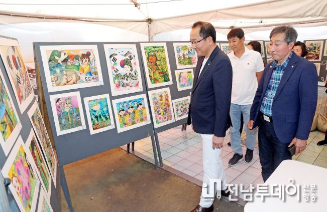 강병삼 제주시장, 6.25 전쟁 73주년 기념 사진전시회 방문
