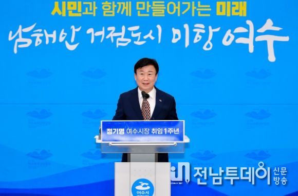 취임 1주년 기자회견