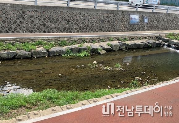여수시가 여름철 집중호우 시 환경오염물질 무단배출이 예상됨에 따라 오는 8월말까지 ‘환경오염행위 특별감시·단속활동’에 돌입한다.