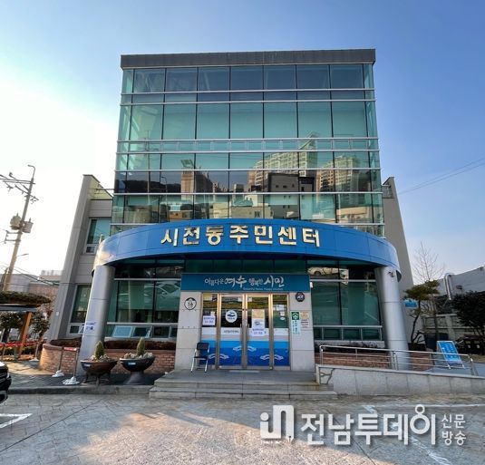 여수시 시전동은 숨어있는 위기 사유를 찾아 선제적으로 지원하고자 6월 29일부터 7월 29일까지 관내 기초생활수급자 892세대를 대상으로 전수조사를 추진한다.