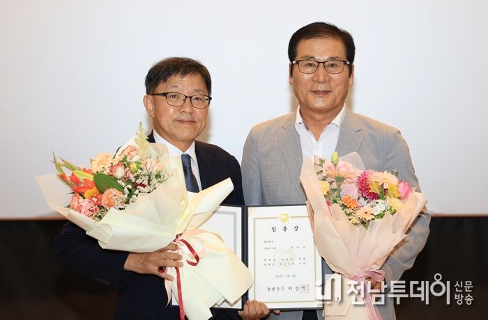 왼쪽부터 임만규 함평군 부군수, 이상익 함평군수