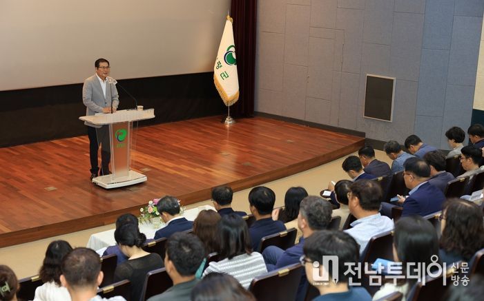 3일 함평엑스포공원 주제영상관에서 열린 7월중 정례조회