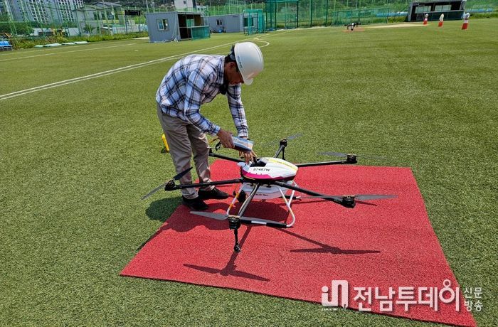 여수시가 드론산업육성과 인력양성을 위해 여수시민을 대상으로 드론전문 자격증 취득 교육비 지원을 실시한다.