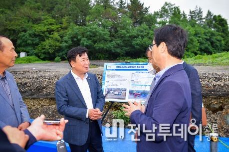 정기명 여수시장이 민선8기 취임 1주년을 맞아 시민들의 생생한 목소리를 듣고 격려하는 ‘민생현장 경청투어’를 진행했다.