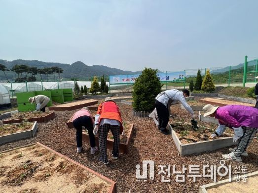 곡성군 치매안심센터, 치유 프로그램을 통한 ‘치매 가드닝’