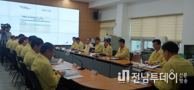 화순군은 여름철 집중호우 대비 상황판단회의를 열어 여름철 인명 재산 피해를 최소화하기 위한 분야별 대책을 점검했다. 사진은 회의 모습.
