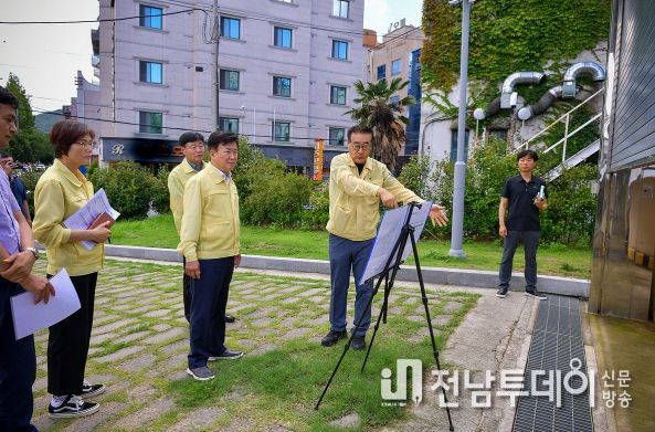 정기명 여수시장이 장마철 집중호우 대비 재해위험 시설물에 대한 현장점검에 나섰다.