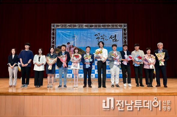 여수시 여덟 번째 웹드라마 ‘꿈꾸는 섬’ 시사회가 관람객들의 뜨거운 호응 속에 개최됐다.