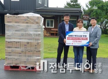 (왼쪽)보성장애인직업재활센터 고재환 센터장,(가운데) (주)보림제다 서희주 대표, (오른쪽)보성장애인복지관 김승진 관장