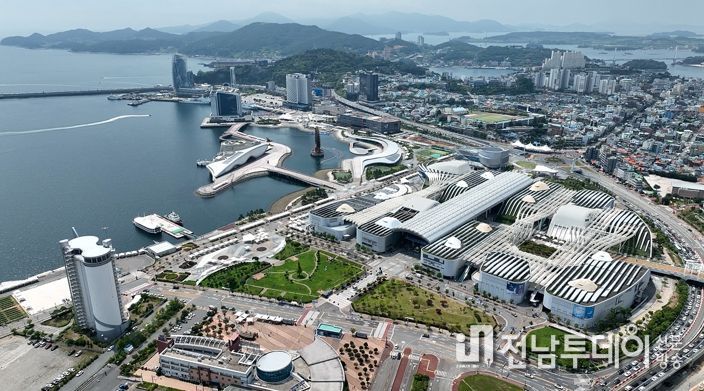 교육부와 전라남도교육청이 공동 주최하는 ‘2024 대한민국 글로컬 미래교육박람회’ 개최지로 여수세계박람회장이 최종 선정됐다.