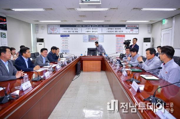 정기명 여수시장, 여수산단 노동자들과 스킨쉽 나서