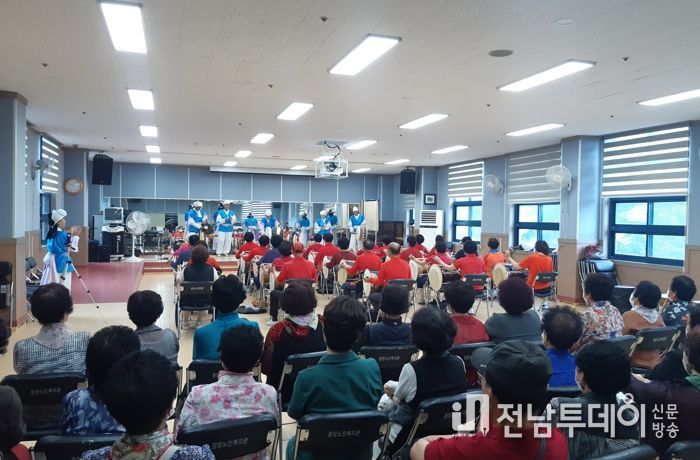 두들소리봉사단, 광양노인복지관에서 사물놀이 재능기부 공연 펼쳐