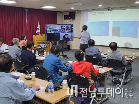 지난 11일 28개소 경로당 회장단 디지털기기 사용 교육을 실시하고 있다.