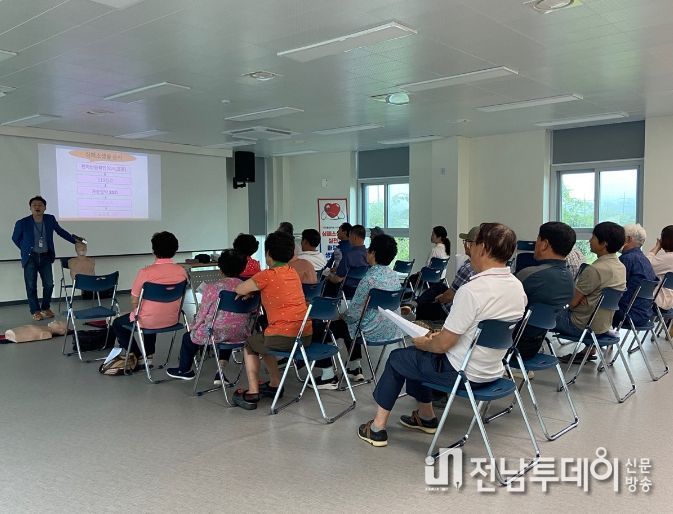 심폐소생술 교육 사진