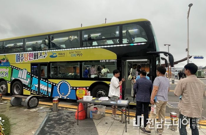 ‘시간을 달리는 버스커’ 탑승안내