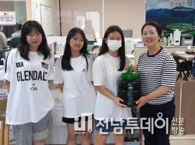 평동중학교 학생회 매실청 전달