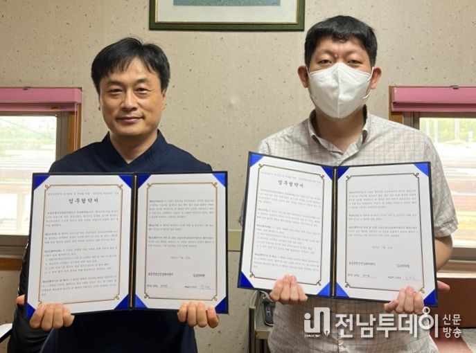 (왼쪽) 감초한의원 김석우 원장, (오른쪽)보성군정신건강복지센터 조재길 센터장