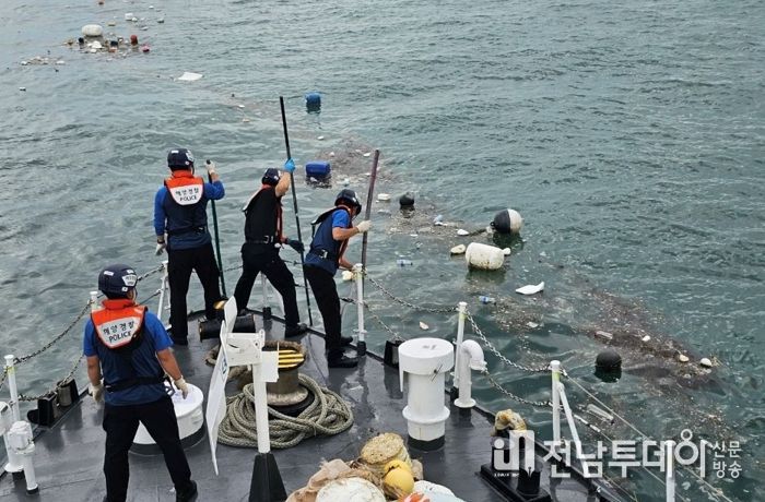 완도해경, 집중호우 유입 해상부유물 수거로 해양지킴이 역할 톡톡