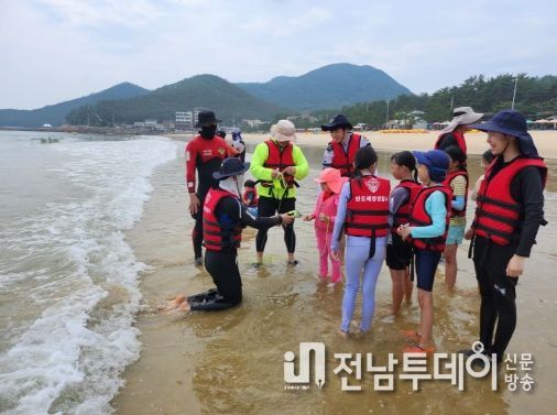 완도해경, “완전 소중해 구명조끼” 체험부스 큰 호응 얻어