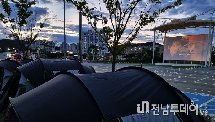 함평자동차극장에 설치된 이벤트 텐트