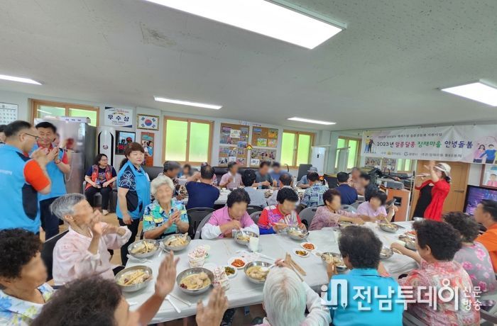광양시, 어르신 무더위 날리기 영양 듬뿍 재미 듬뿍 ‘모두愛밥차’ 3차 운영