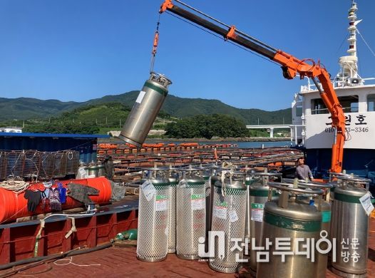 액화산소통 운반 사진