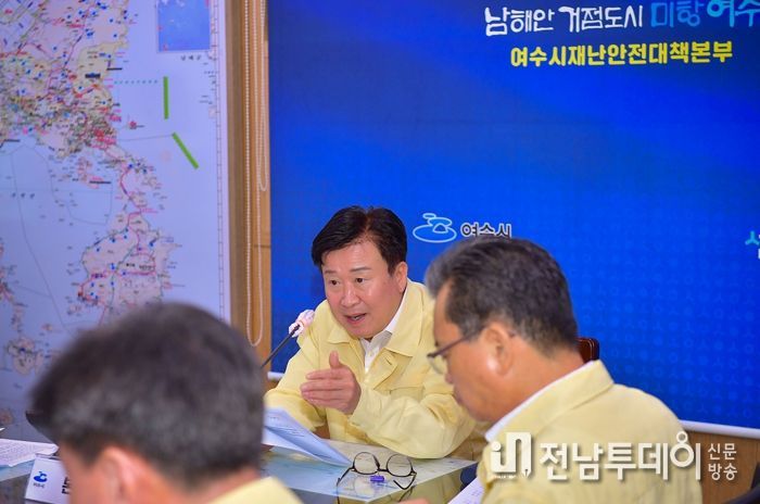 제6호 태풍 ‘카눈’이 오는 9일과 10일 우리나라 관통이 전망됨에 따라 여수시가 태풍 카눈에 대비해 상황판단 긴급대책회의를 갖는 등 선제 대응에 나섰다.