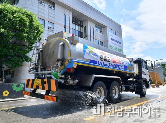 “더위야, 물렀거라!” 장성군, 살수차 확대 운영