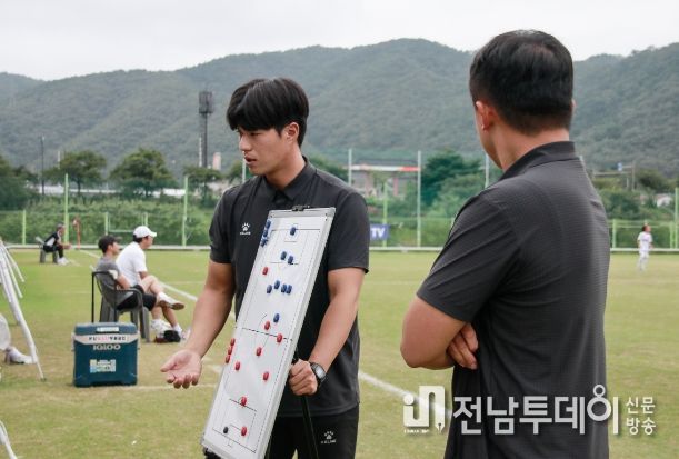 김천상무 U12 감독 조형준