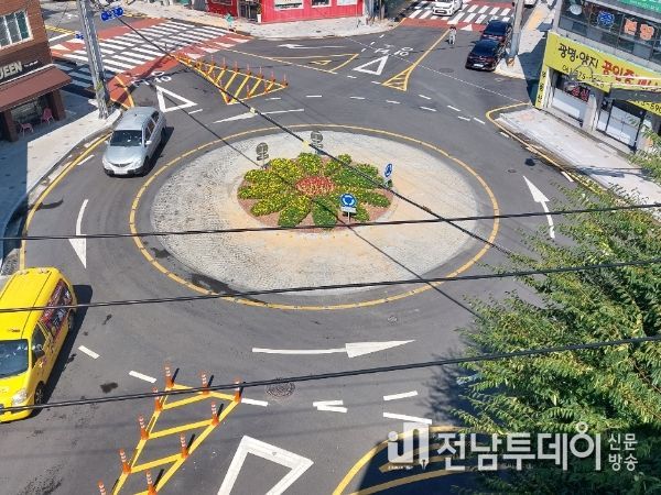 화순군청 앞 오거리 회전교차로