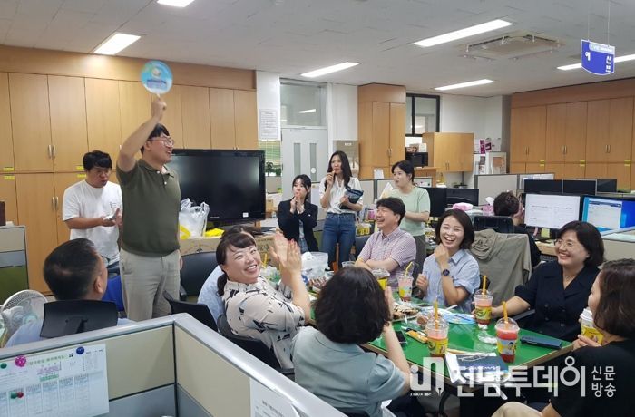 기획예산실 공직자 선‧후배 간 라떼타임 모습